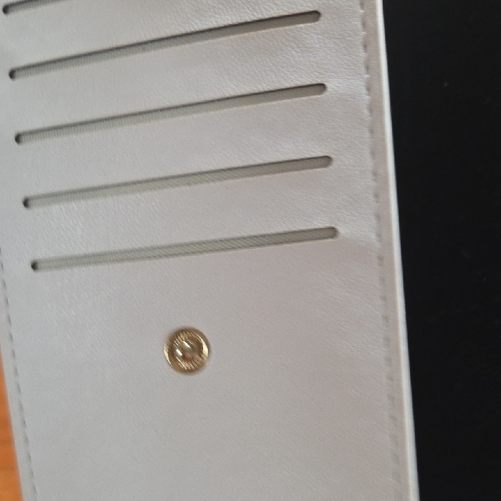 Badgley Mischka White Card Holder Sleek Design - Picture 3 of 3